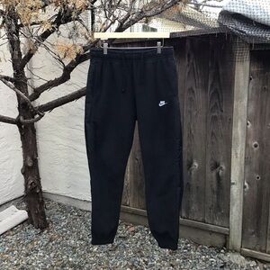 Nike Club Fleece Essentials Joggers Black Mens Medium Tapered Sweatpants